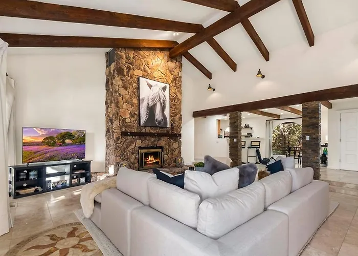Serenity Retreat With Hot Tub Games & Firepit *